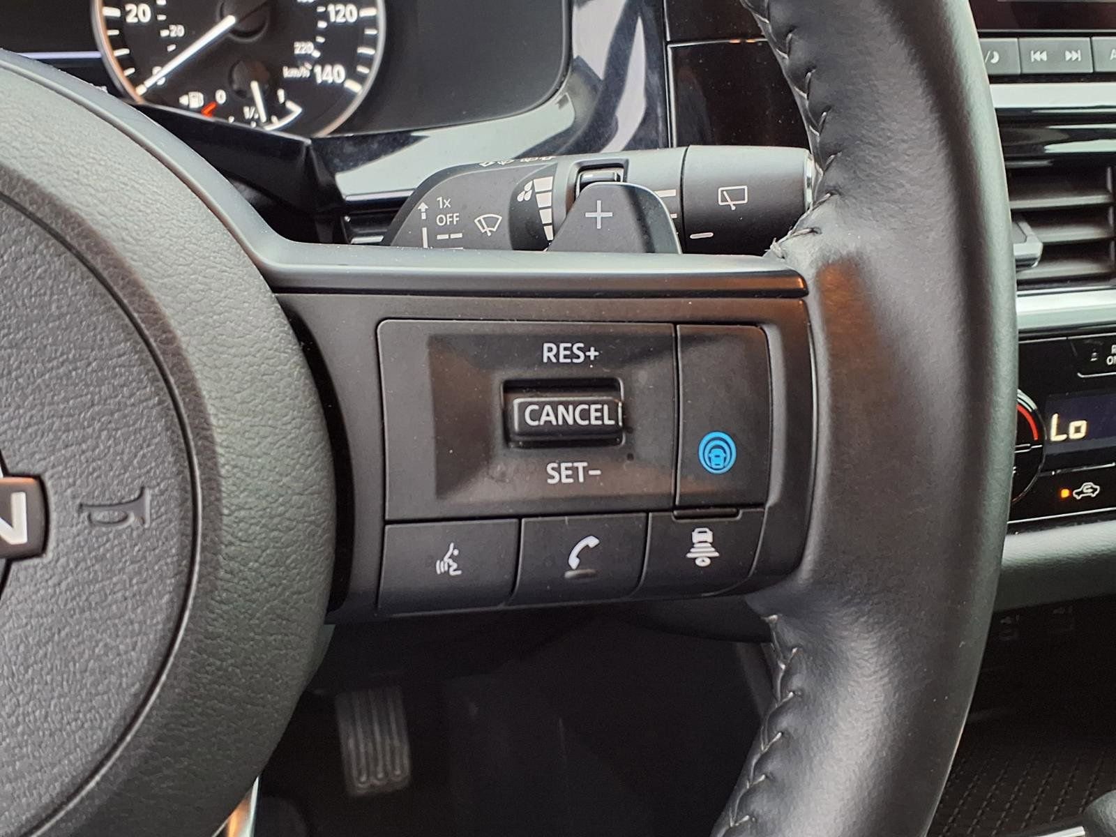 Used 2025 Nissan Pathfinder SV image 24