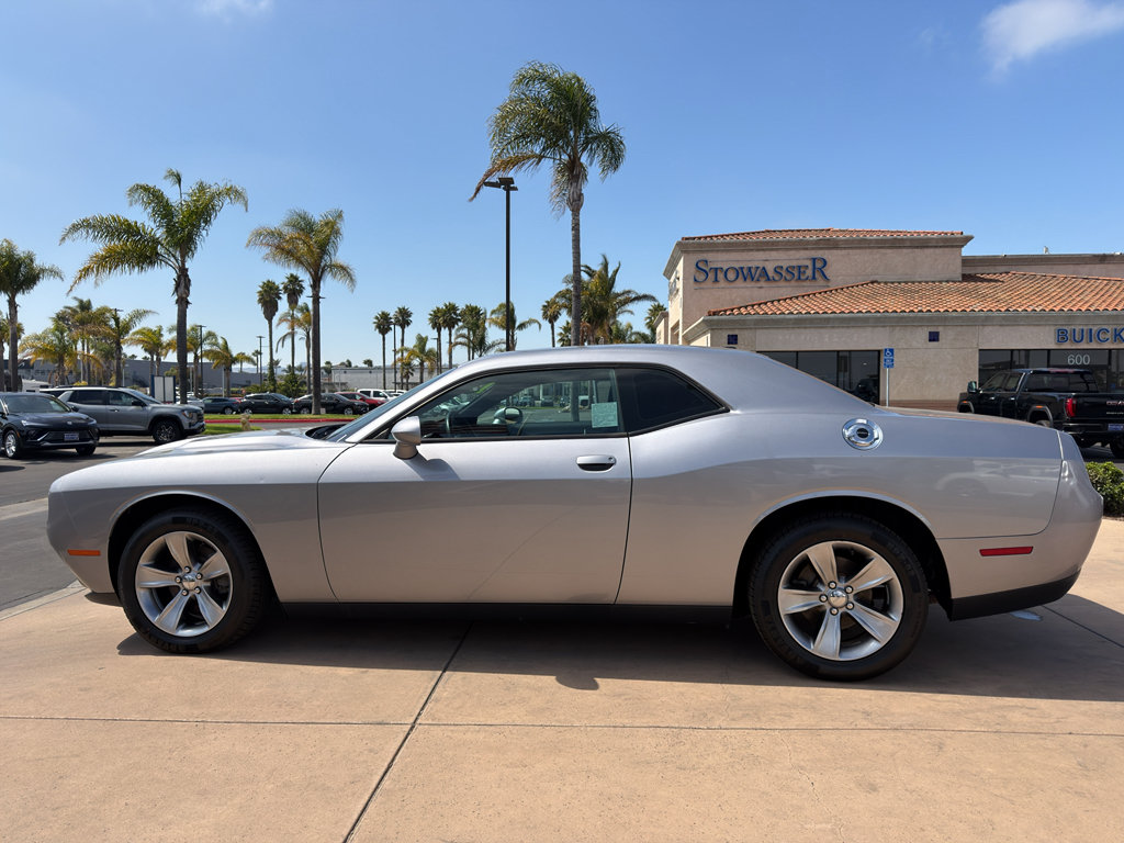 Used 2016 Dodge Challenger SXT RWD image 6