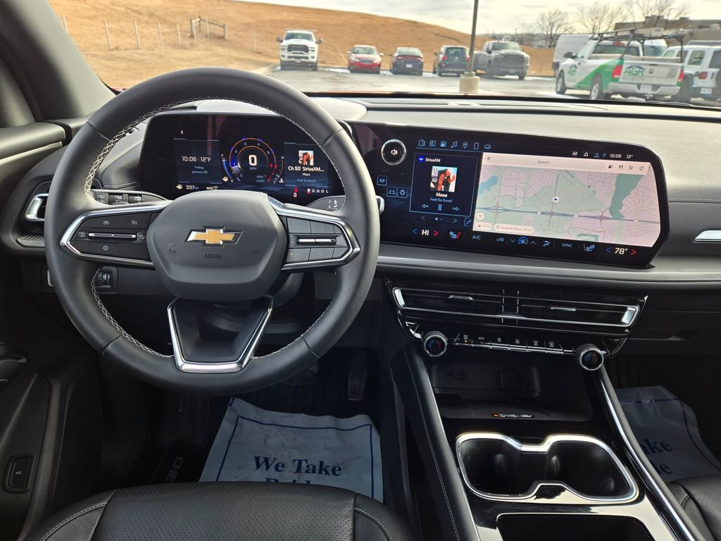 Used 2025 Chevrolet Traverse LT image 17