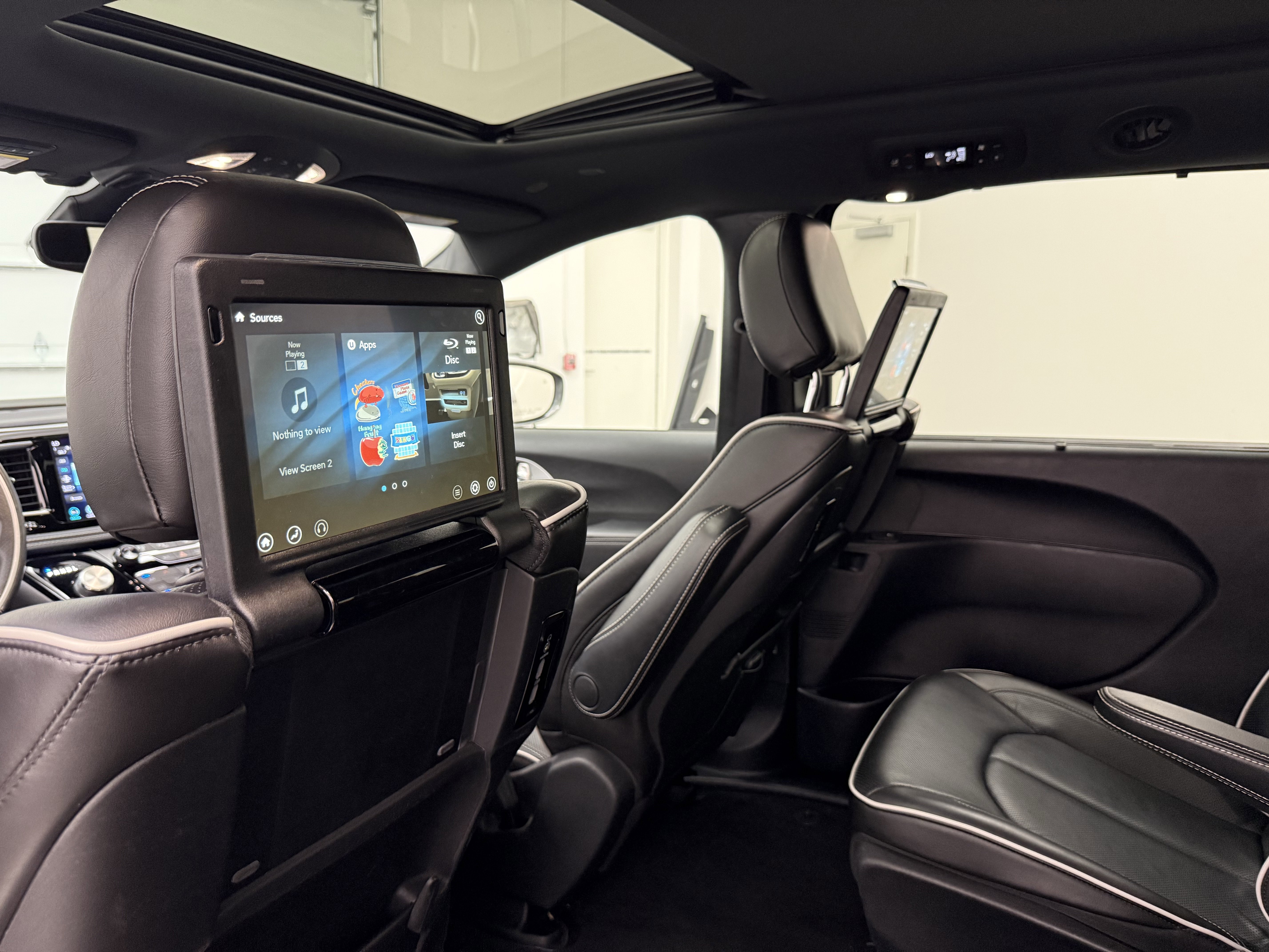 Used 2020 Chrysler Pacifica Limited w/ Advanced Safetytec Group FWD image 27
