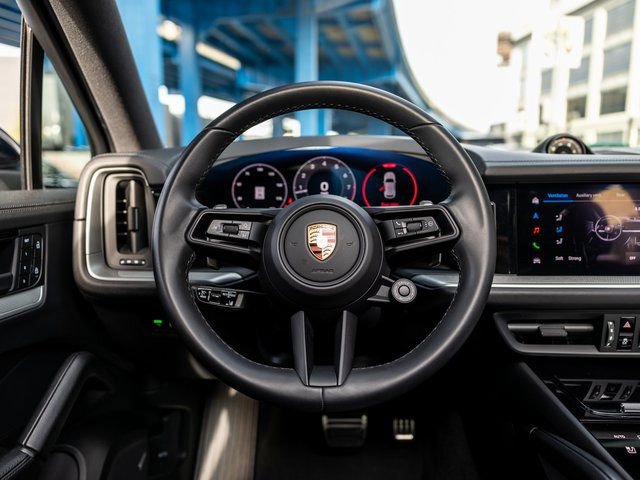 Certified 2025 Porsche Cayenne S AWD/4WD image 6