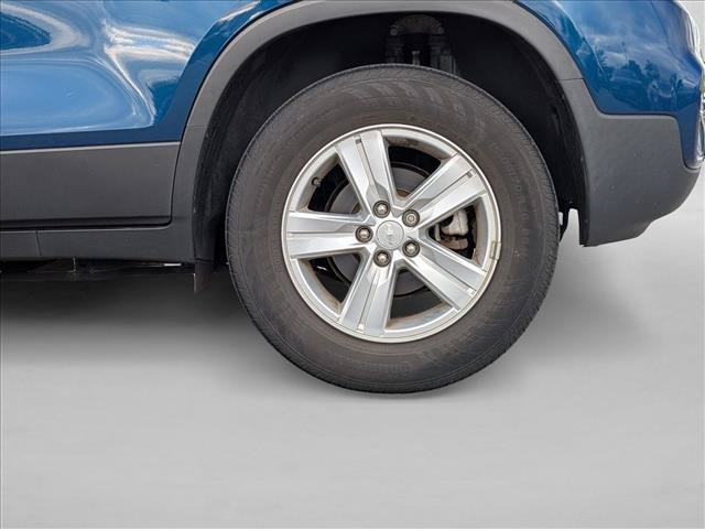 Used 2020 Chevrolet Trax LT w/ LT Convenience Package AWD/4WD image 14