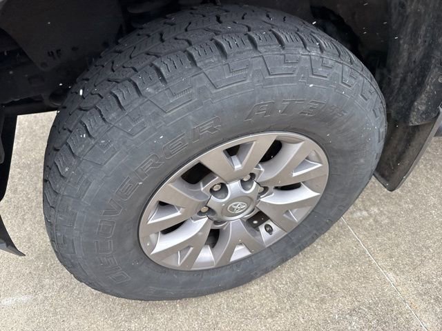 Used 2018 Toyota Tacoma SR5 image 2