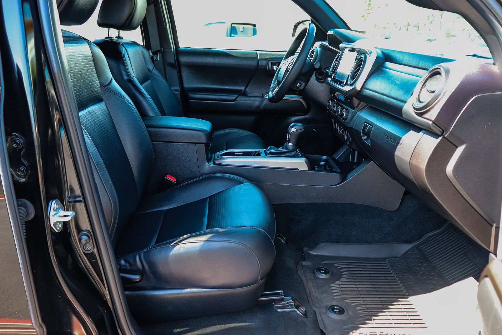 Used 2022 Toyota Tacoma Limited w/ Nightshade Package AWD/4WD image 20