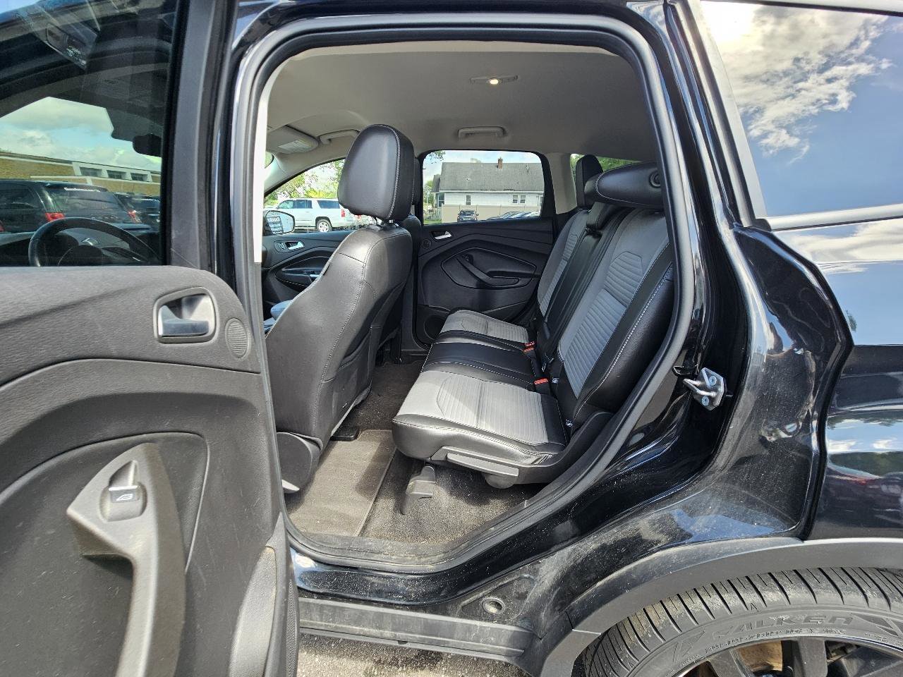 Used 2017 Ford Escape SE w/ Equipment Group 201A FWD image 23