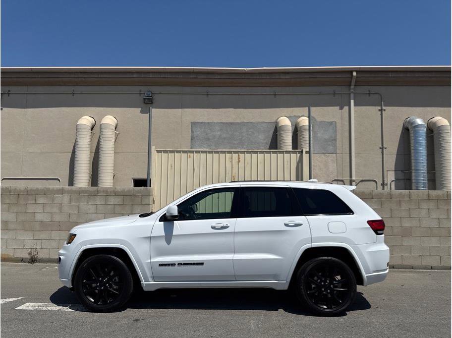 Used 2021 Jeep Grand Cherokee Laredo X image 23