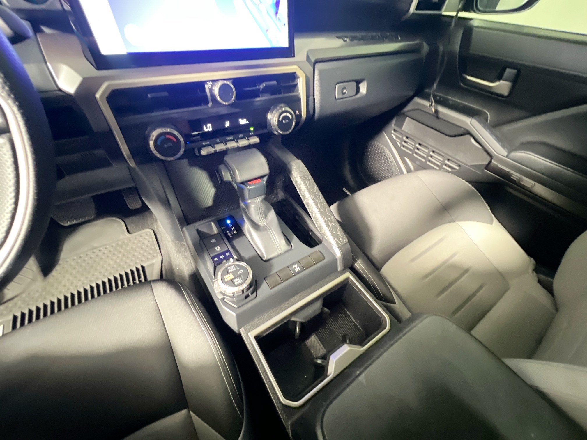 Used 2025 Toyota Tacoma TRD Off-Road AWD/4WD image 25