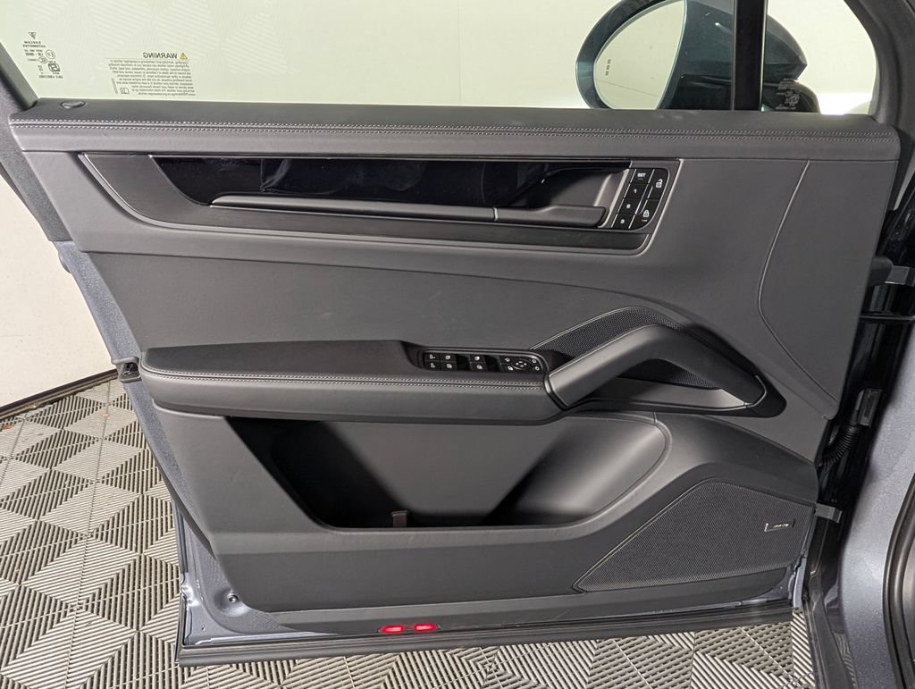 New 2026 Porsche Cayenne GTS AWD/4WD image 25