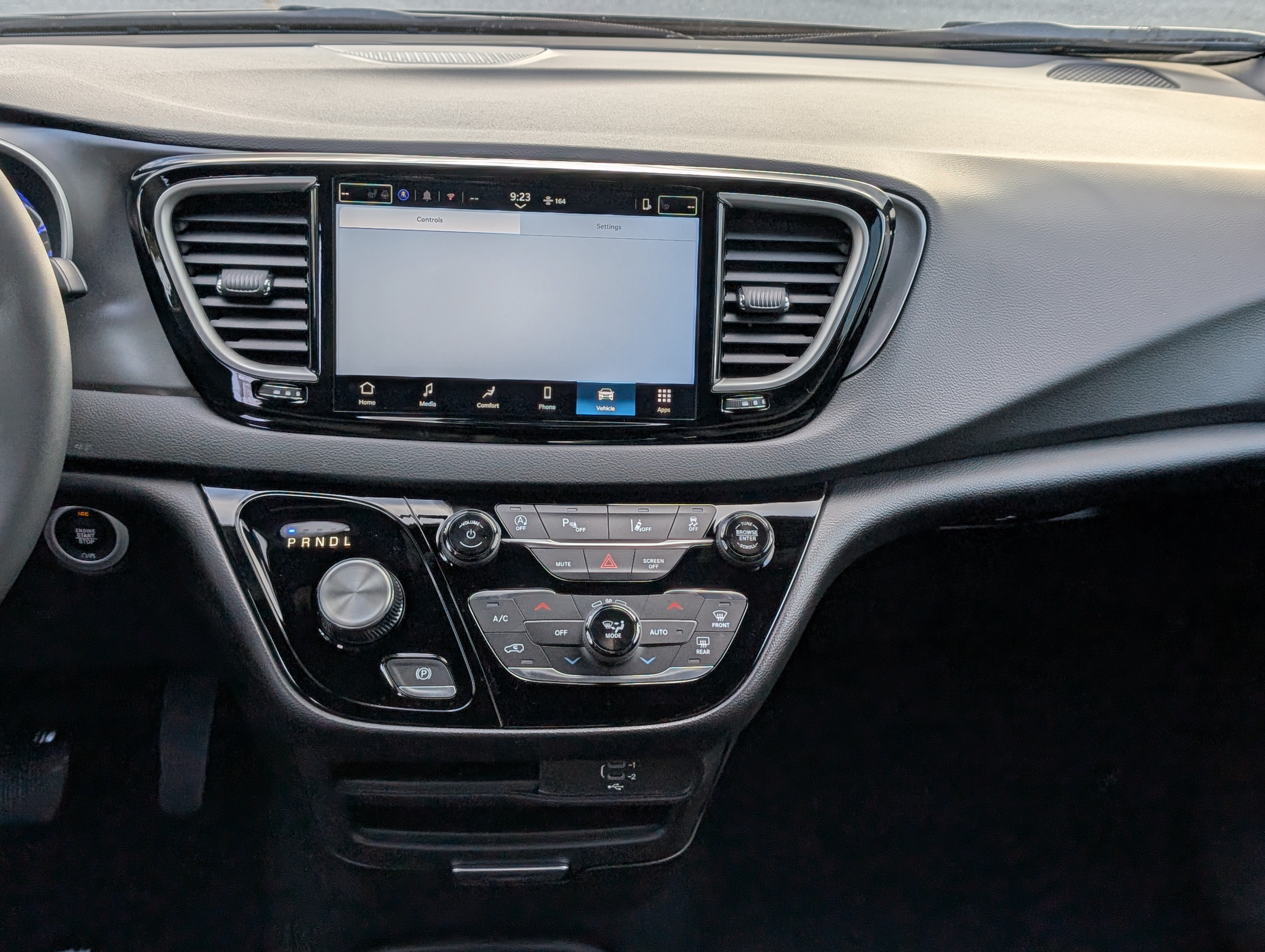 New 2026 Chrysler Voyager LX FWD image 17