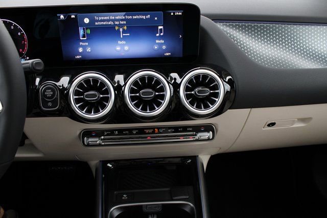 New 2025 Mercedes-Benz GLA 250 4MATIC image 30