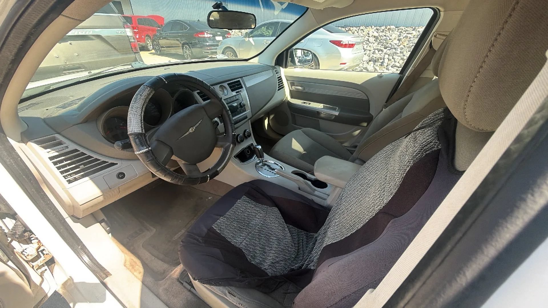 Used 2010 Chrysler Sebring Touring FWD image 7