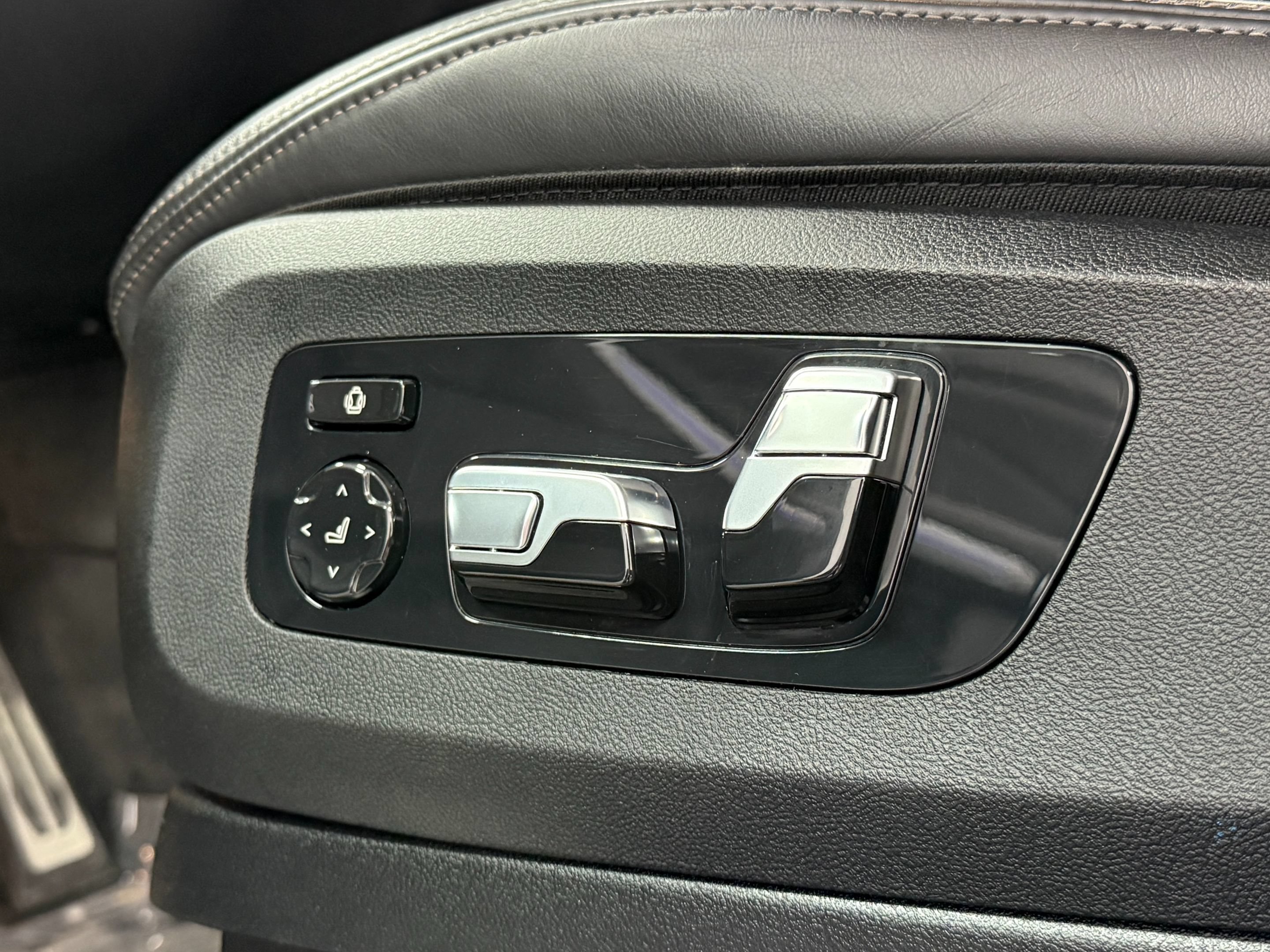 Used 2024 BMW X5 M60i AWD/4WD image 38