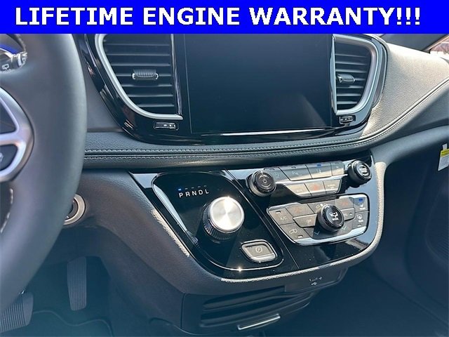 New 2026 Chrysler Pacifica Select image 22