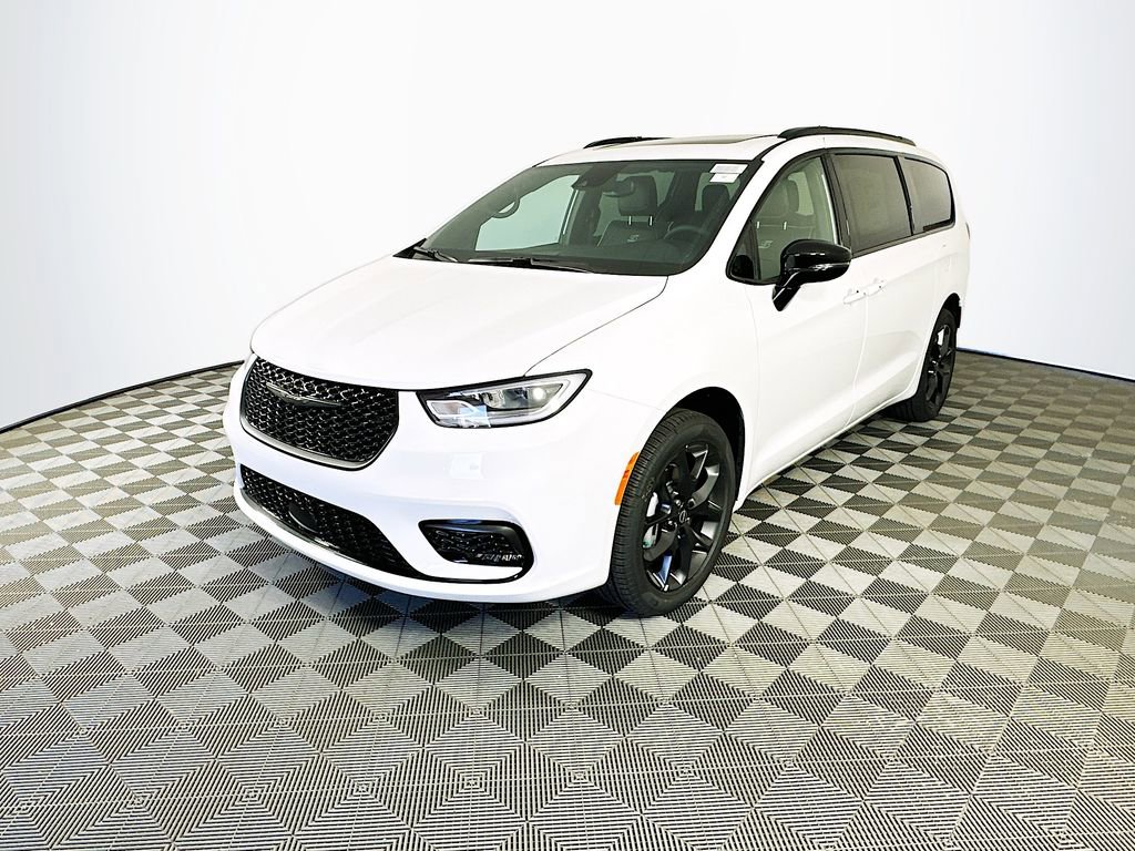 New 2026 Chrysler Pacifica Limited w/ S Appearance Package image 4