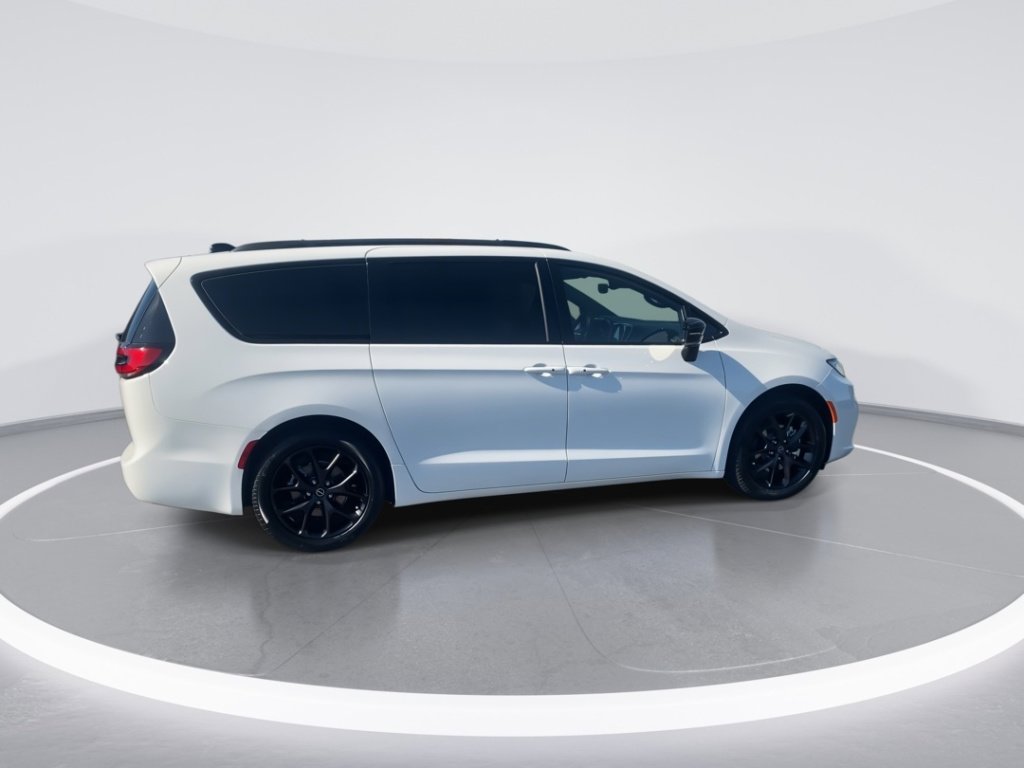 New 2026 Chrysler Pacifica Select w/ S Appearance Package image 10