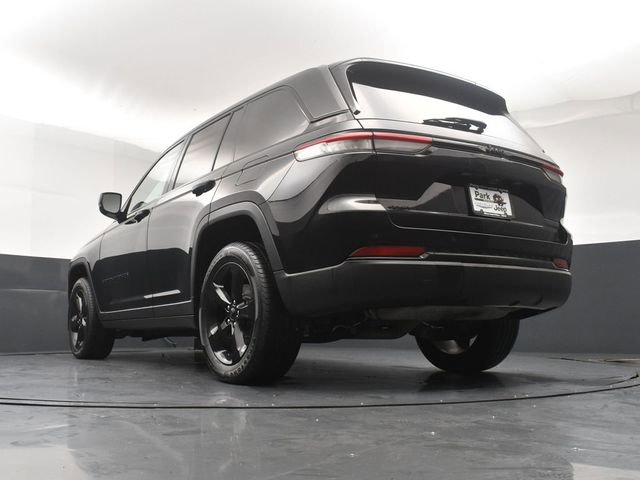 Used 2023 Jeep Grand Cherokee Limited w/ Black Appearance Package AWD/4WD image 22