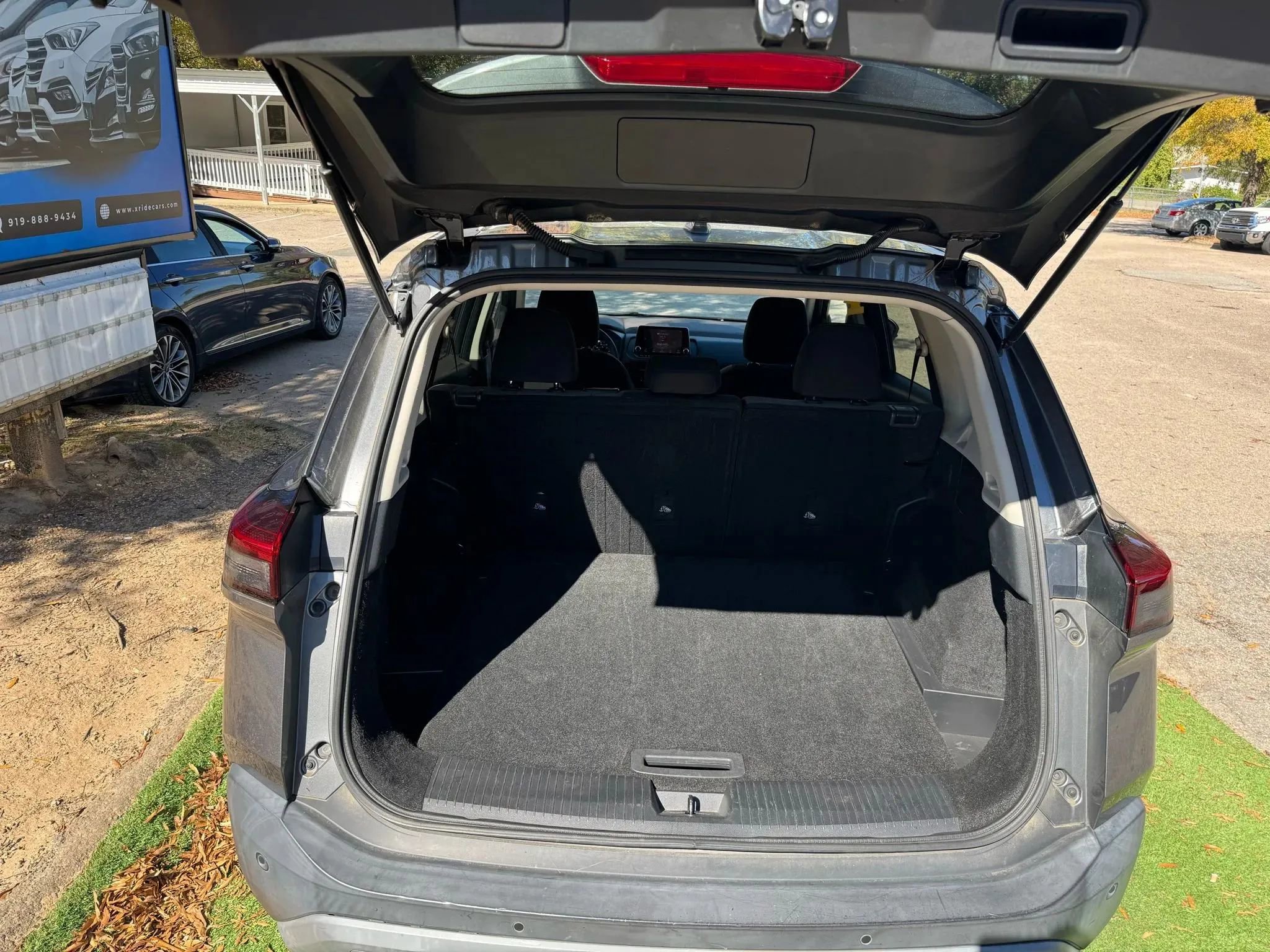 Used 2021 Nissan Rogue SV image 9