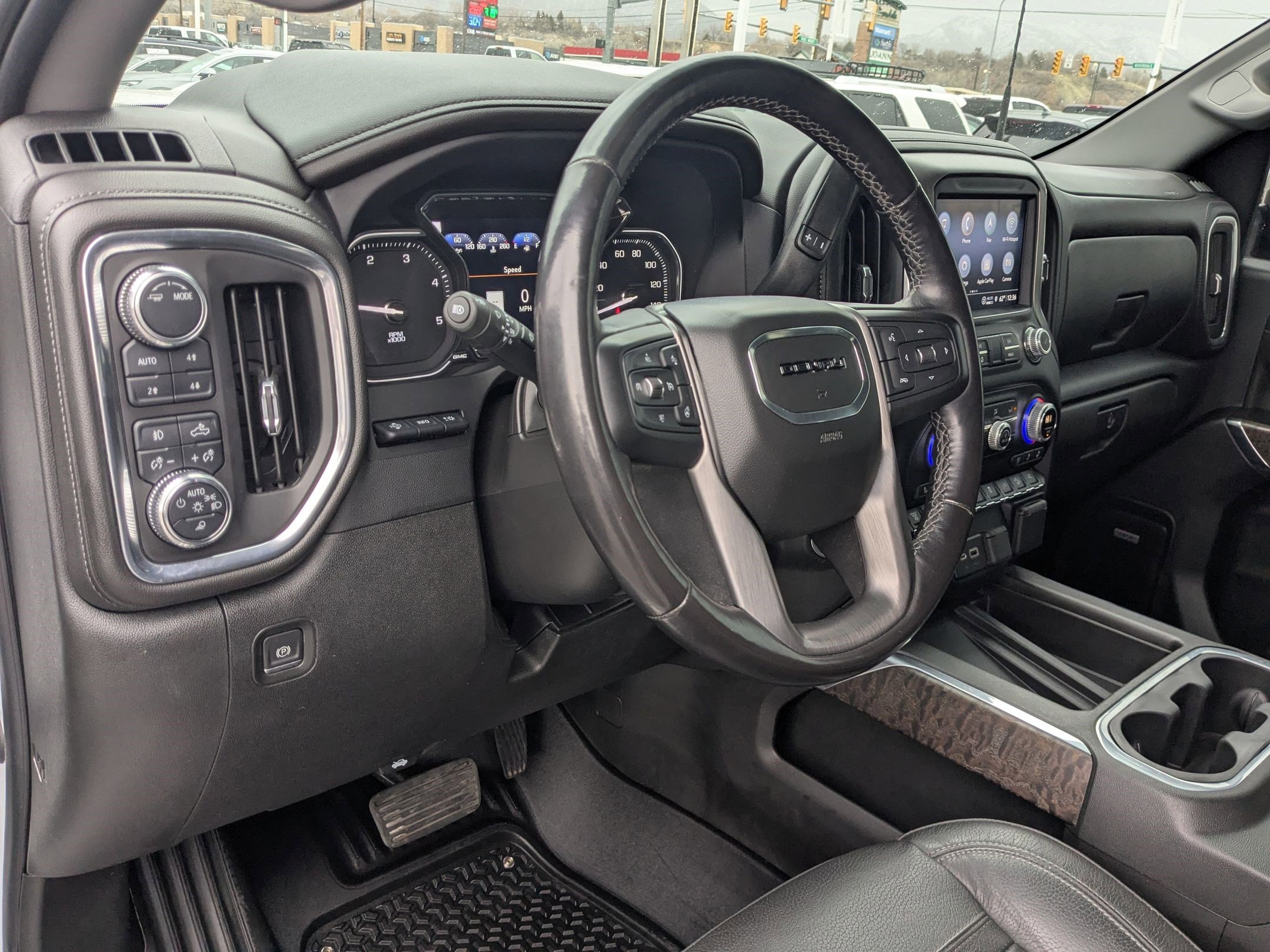 Used 2022 GMC Sierra 3500 Denali w/ Denali Ultimate Package image 15