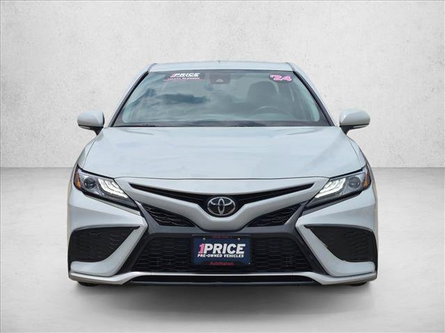 Used 2024 Toyota Camry XSE FWD image 2