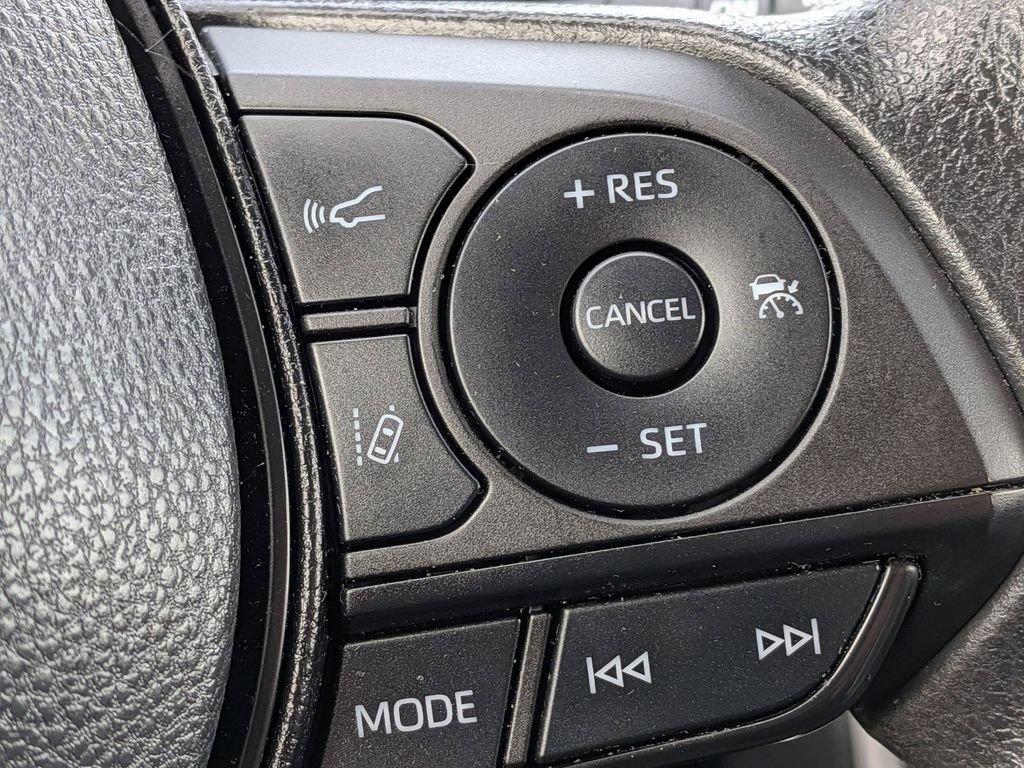 Used 2022 Toyota RAV4 XLE AWD/4WD image 14