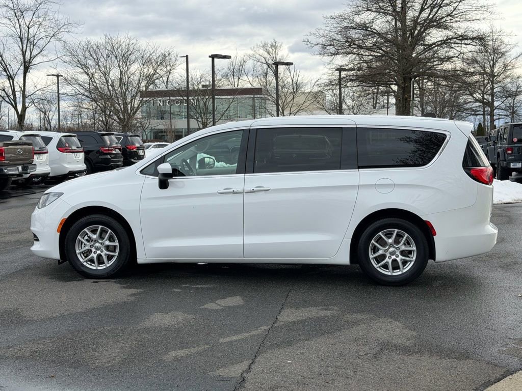 Certified 2022 Chrysler Voyager LX image 10