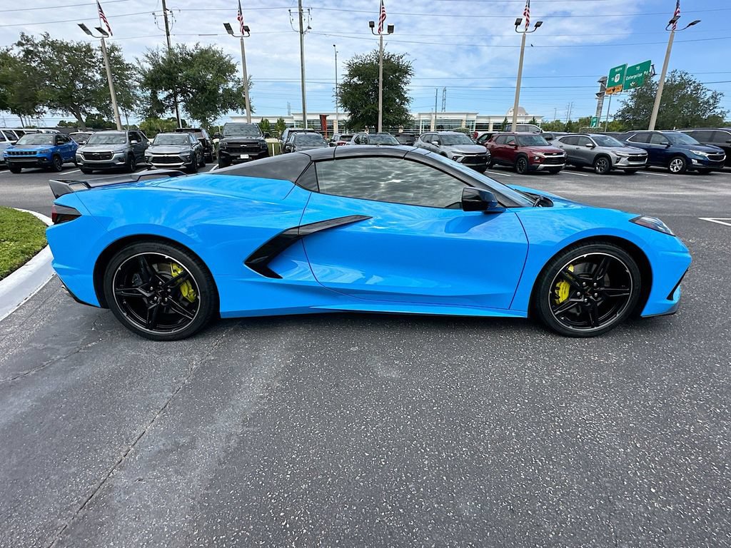 Used 2021 Chevrolet Corvette Stingray Premium Conv w/ Z51 Performance Package RWD image 4