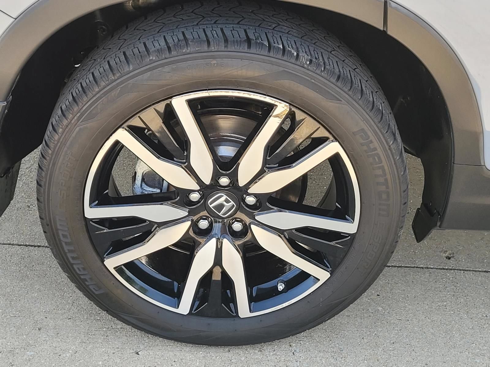 Used 2022 Honda Pilot Touring image 6