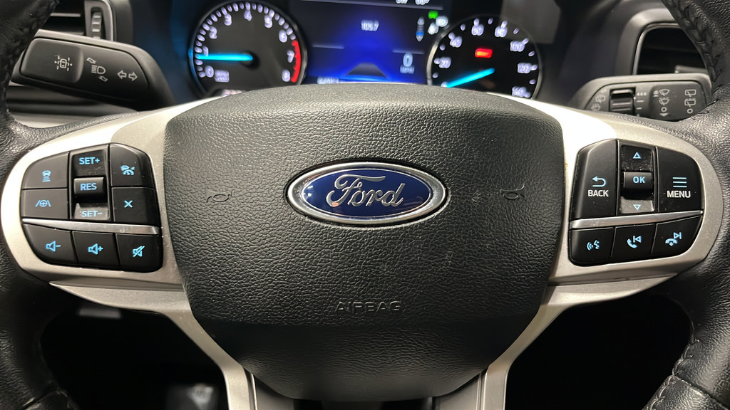 Used 2023 Ford Explorer XLT w/ Equipment Group 202A AWD/4WD image 17