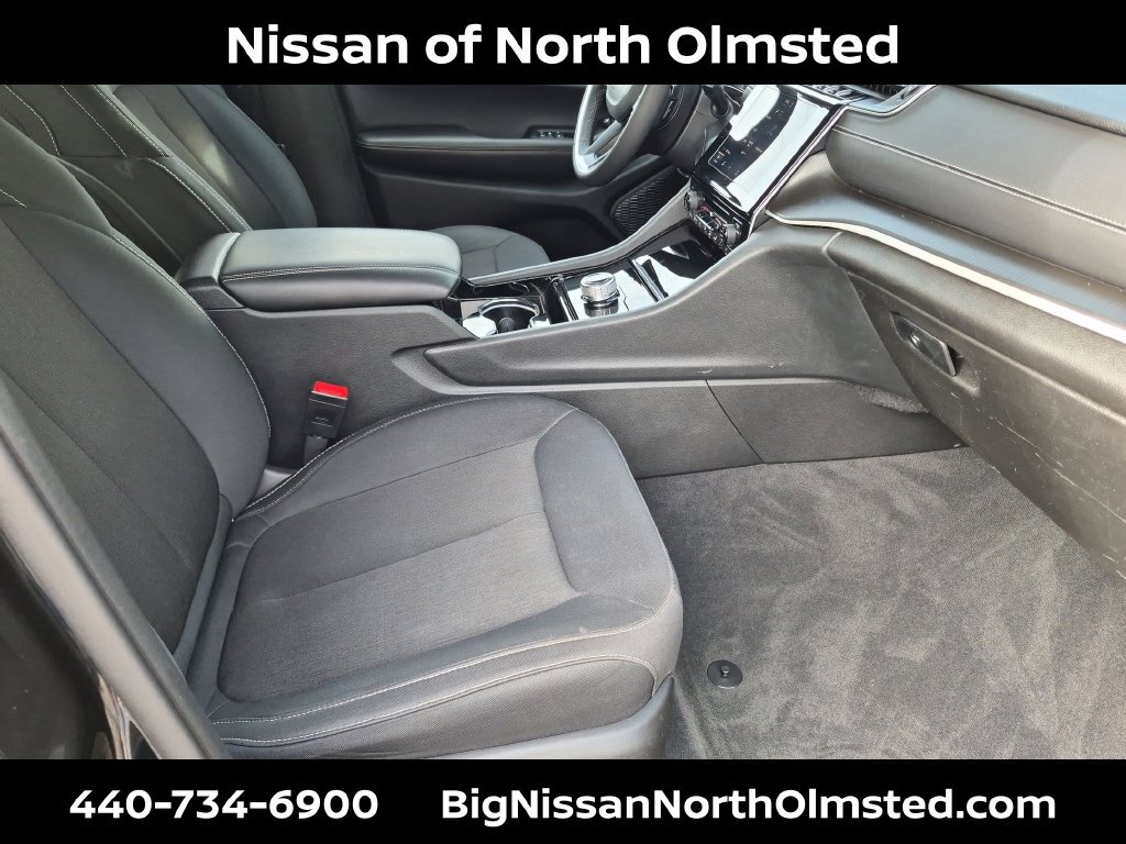 Used 2023 Jeep Grand Cherokee L Laredo AWD/4WD image 22