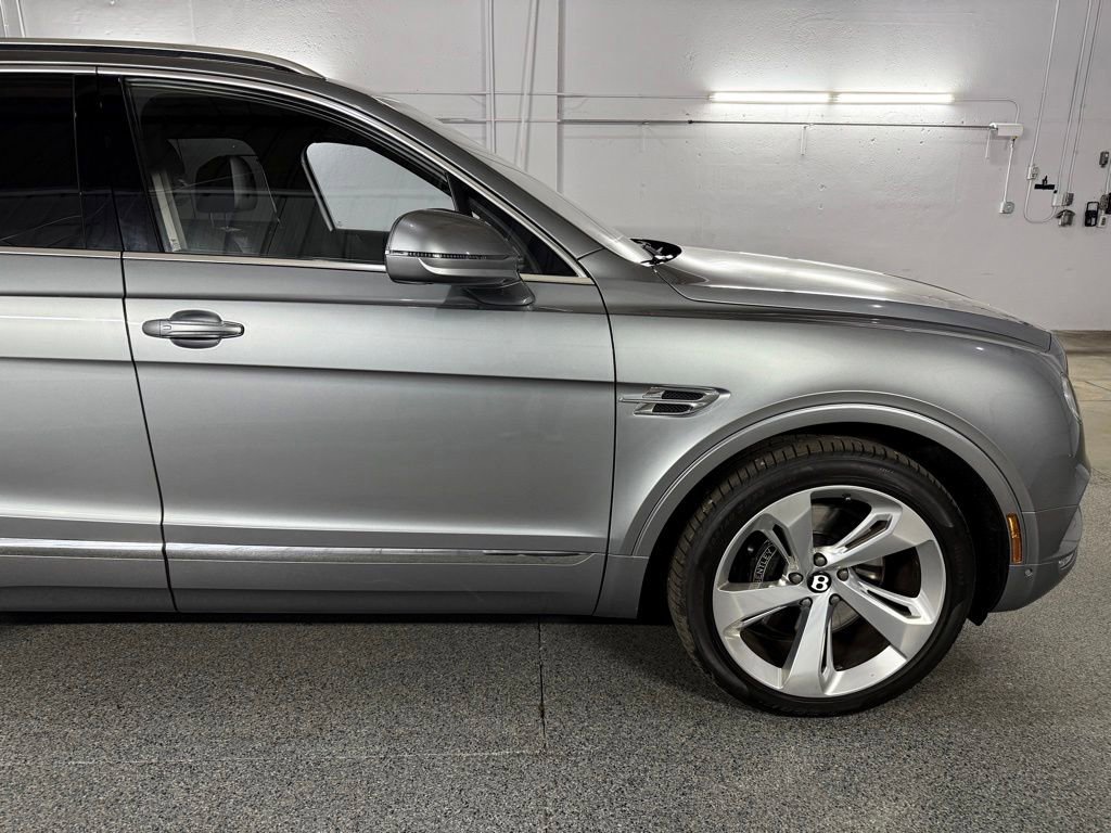 Used 2017 Bentley Bentayga AWD/4WD image 4