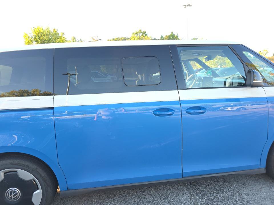 Used 2025 Volkswagen ID. Buzz Pro S Plus RWD image 4