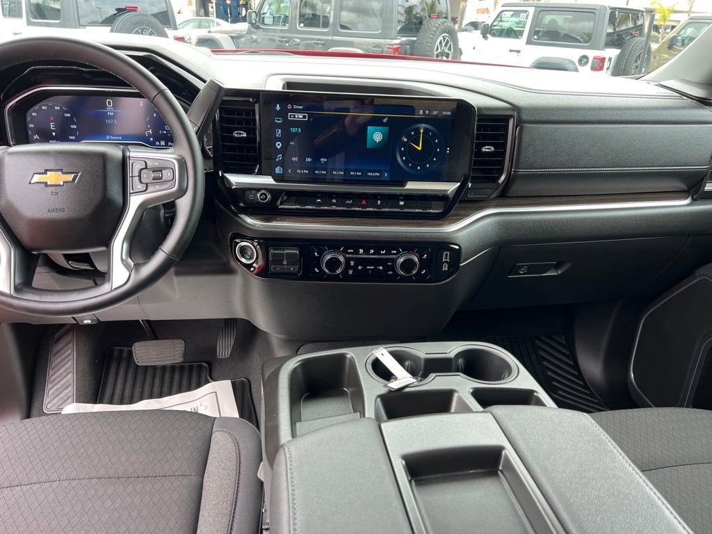 Used 2025 Chevrolet Silverado 1500 LT AWD/4WD image 24
