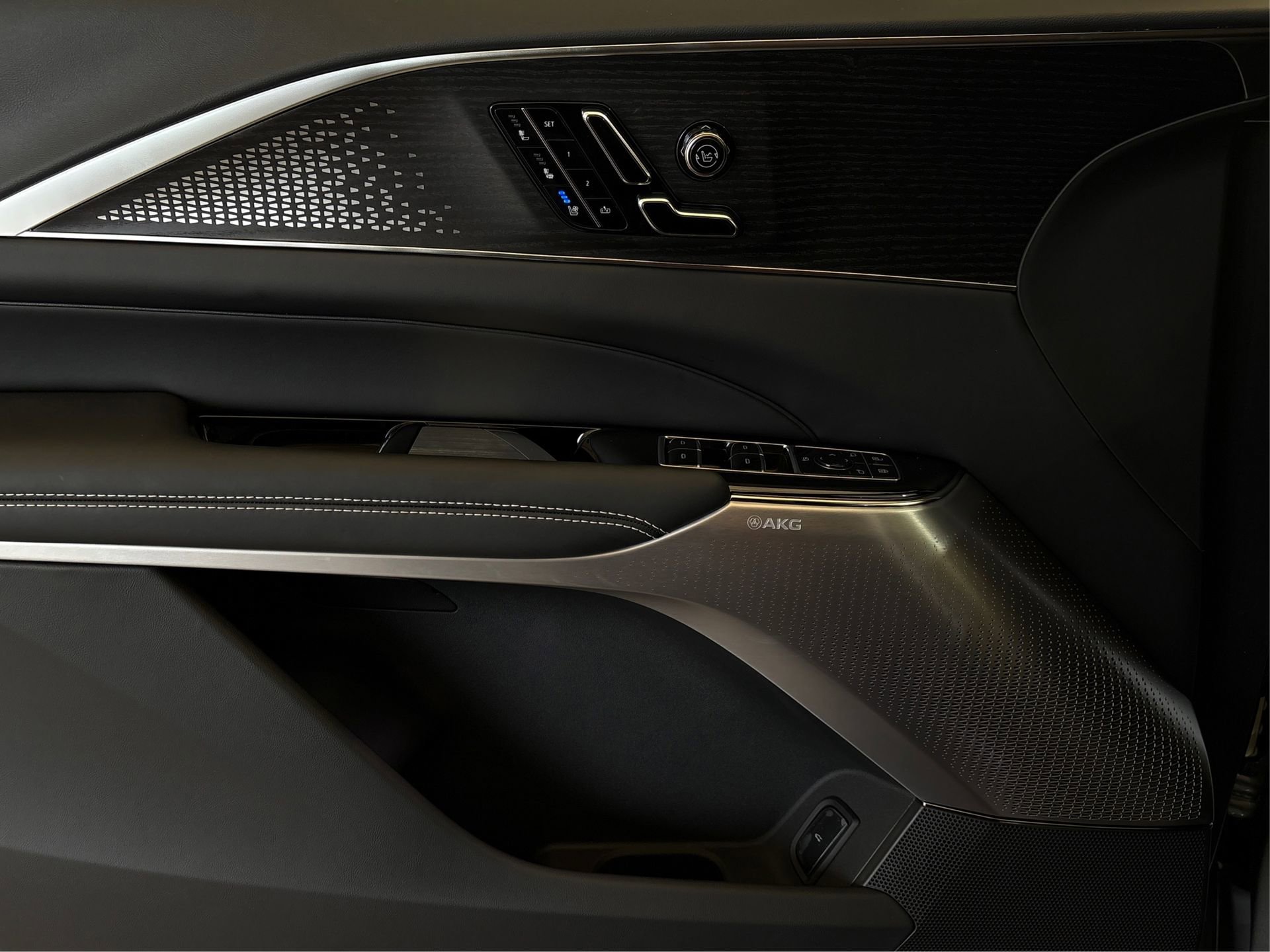 New 2026 Cadillac Lyriq V image 21