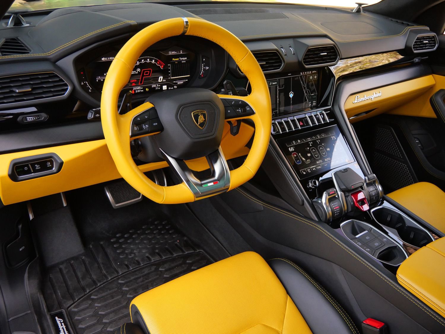 Used 2022 Lamborghini Urus AWD/4WD image 10