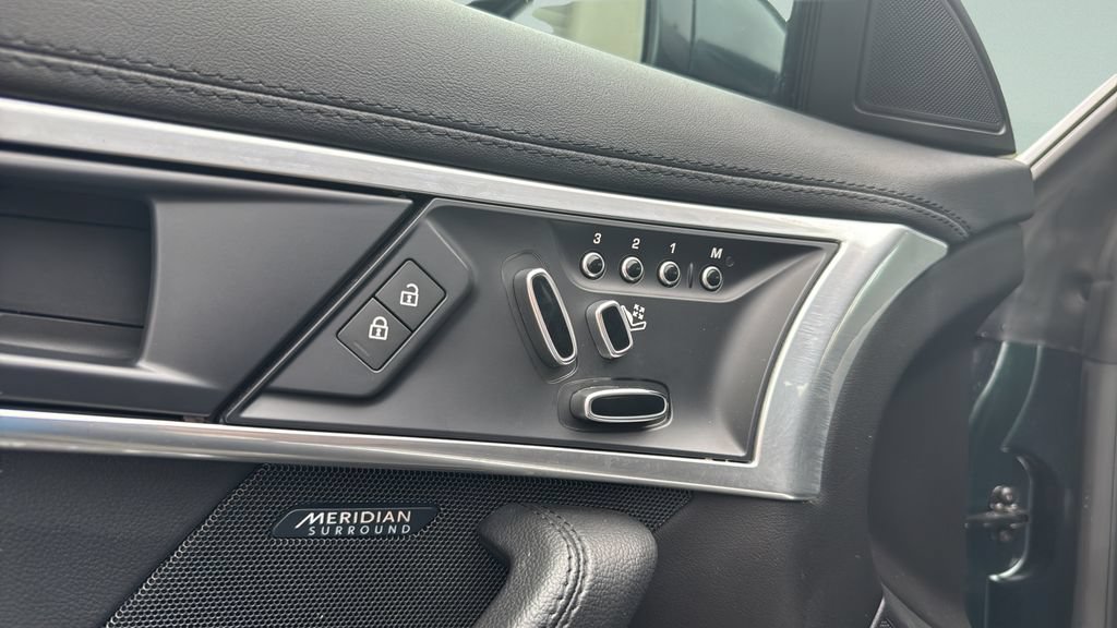 Used 2023 Jaguar F-TYPE Convertible RWD image 11