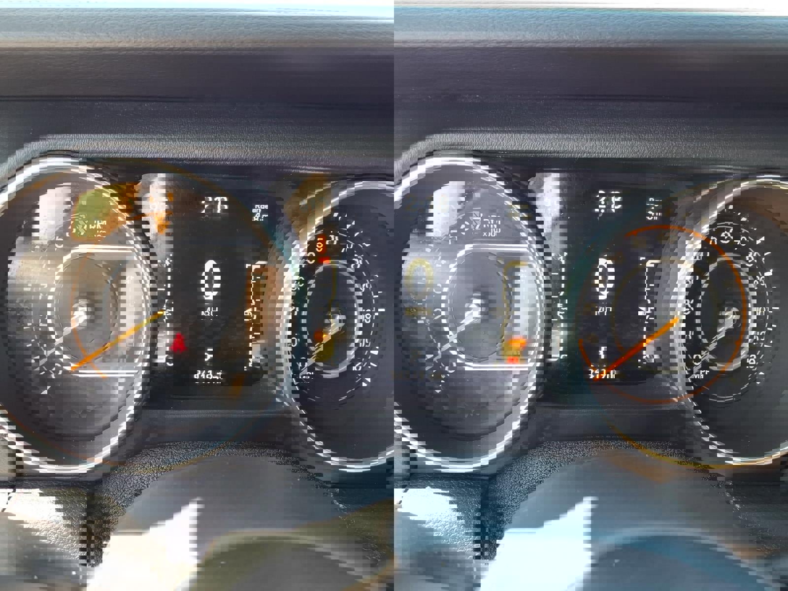 Used 2018 Jeep Wrangler Unlimited Sahara w/ Dual Top Group image 10