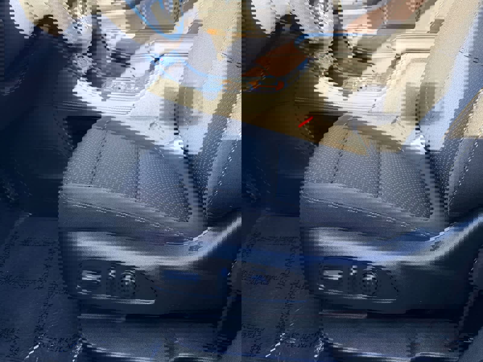 Used 2023 GMC Acadia SLE w/ Driver Convenience Package image 13