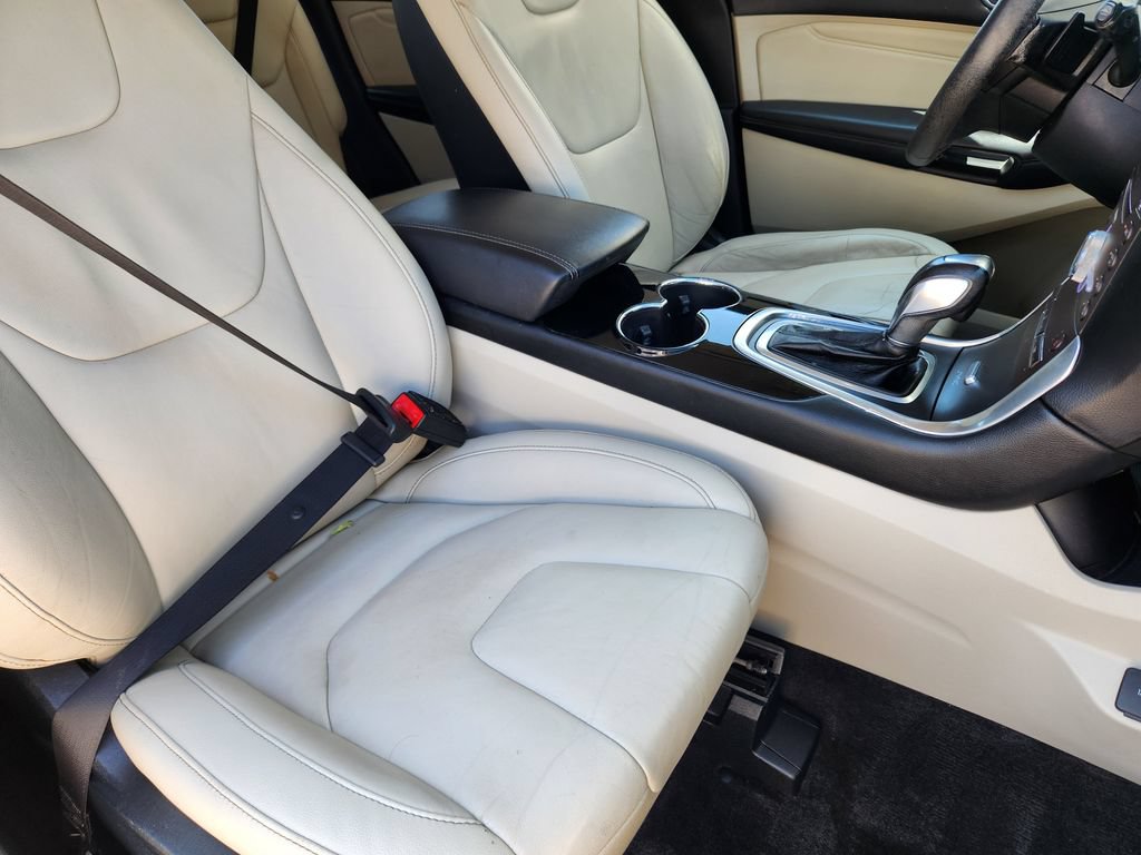 Used 2018 Ford Edge Titanium FWD image 12