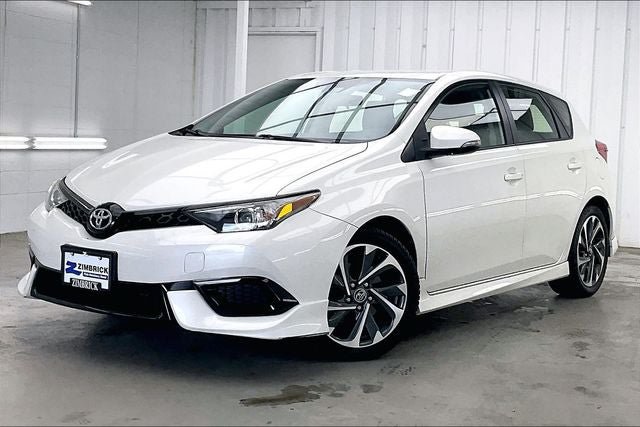 Used 2018 Toyota Corolla iM w/ All-Weather Mat Package FWD image 2