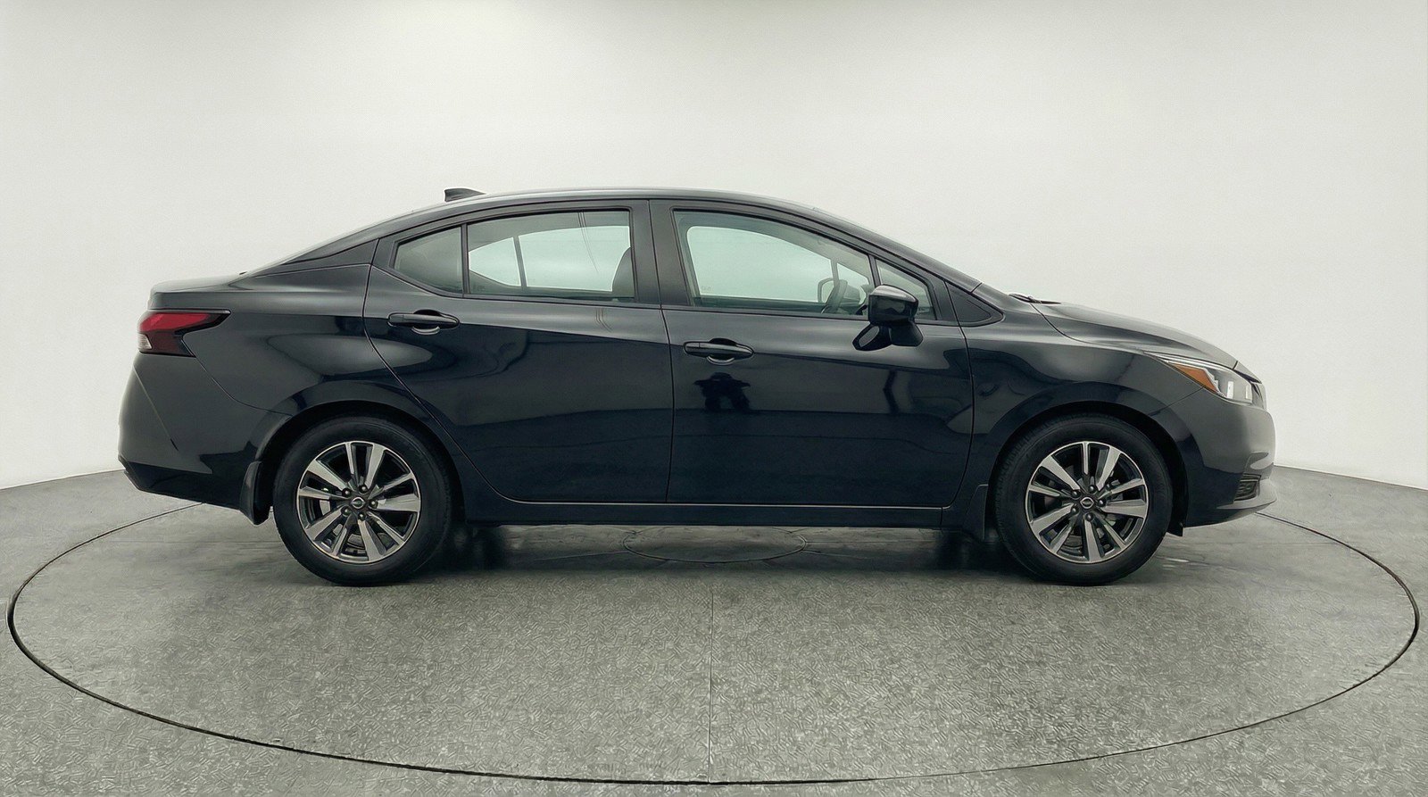Used 2025 Nissan Versa SV image 11
