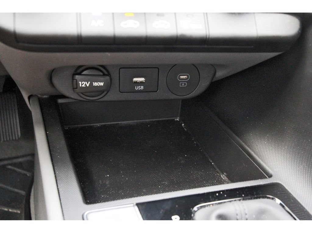 Used 2025 Hyundai Elantra SE FWD image 28