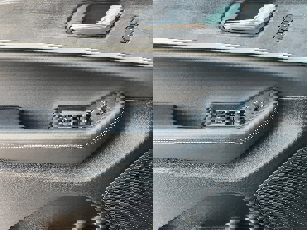 New 2025 Jeep Grand Cherokee L Limited w/ Luxury Tech Group II image 16