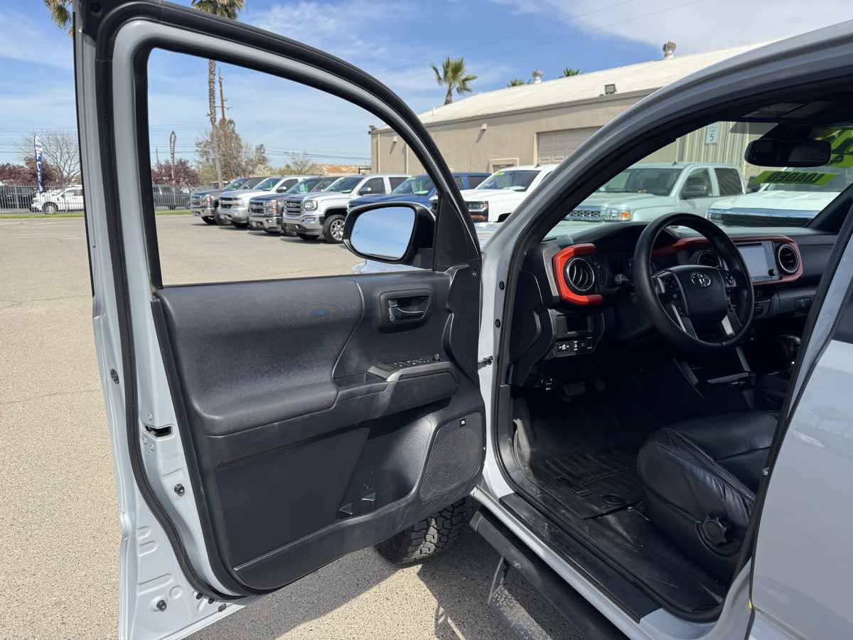 Used 2019 Toyota Tacoma TRD Sport w/ TRD Premium Sport Package image 22