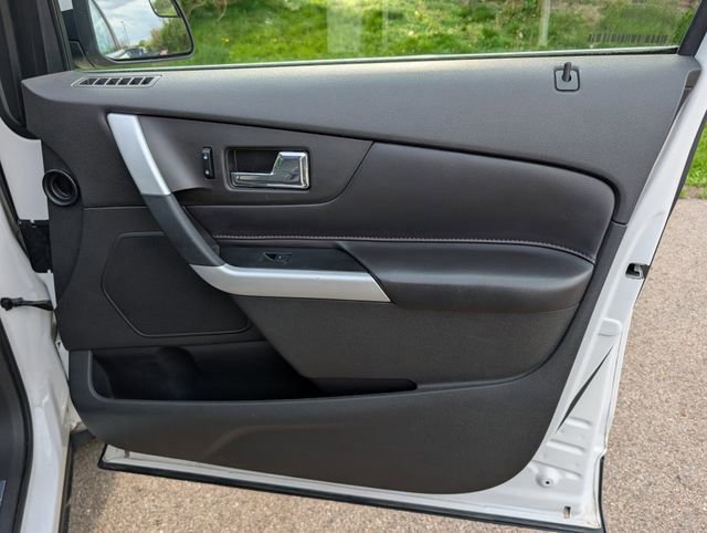 Used 2013 Ford Edge Limited FWD image 33