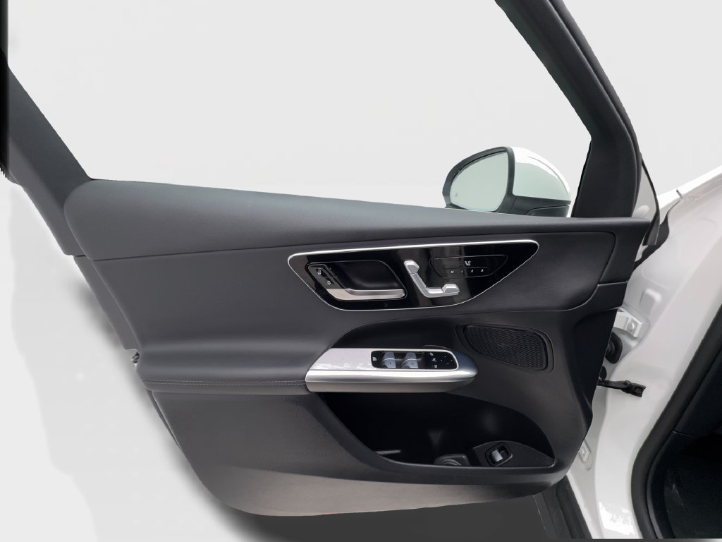 Used 2025 Mercedes-Benz GLC 300 image 23