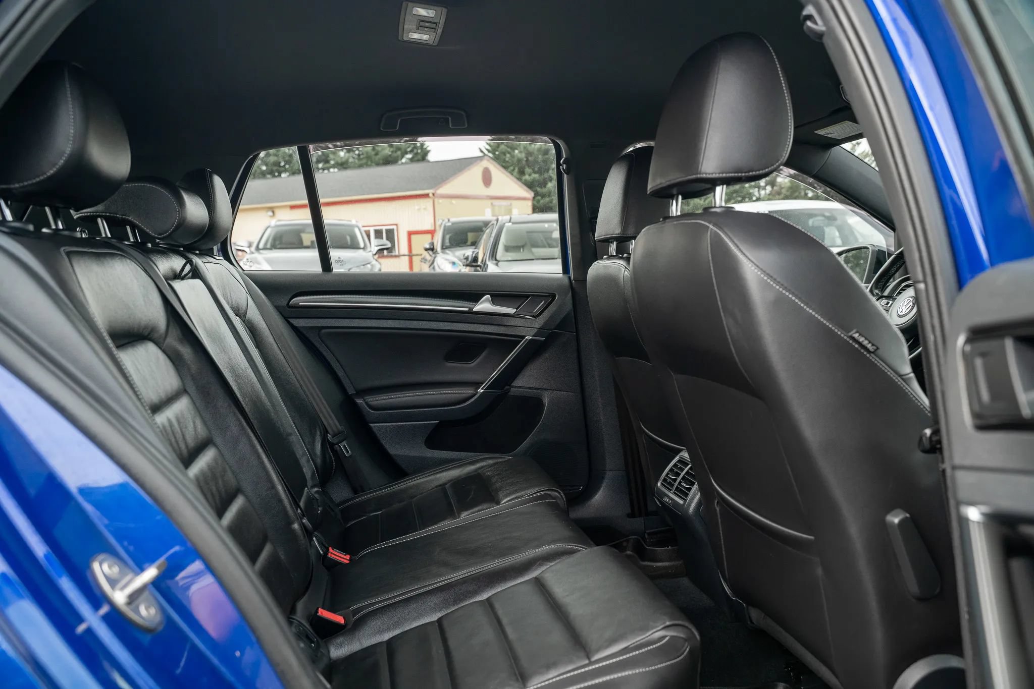 Used 2016 Volkswagen Golf R 4-Door AWD/4WD image 10