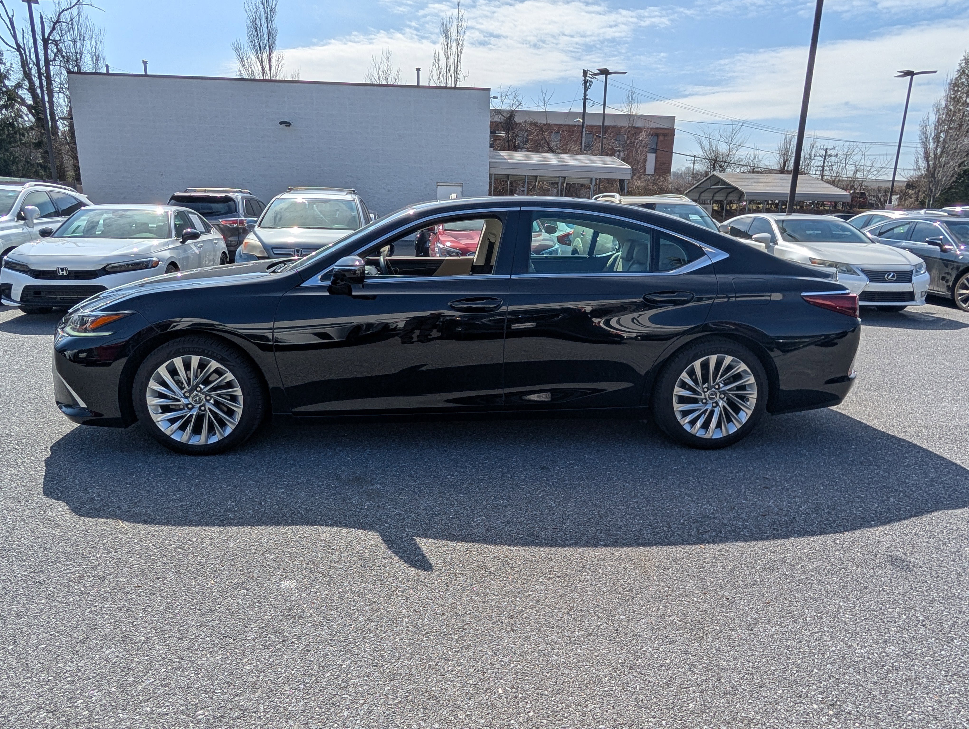 Used 2020 Lexus ES 350 Ultra Luxury w/ Accessory Package 2 image 6