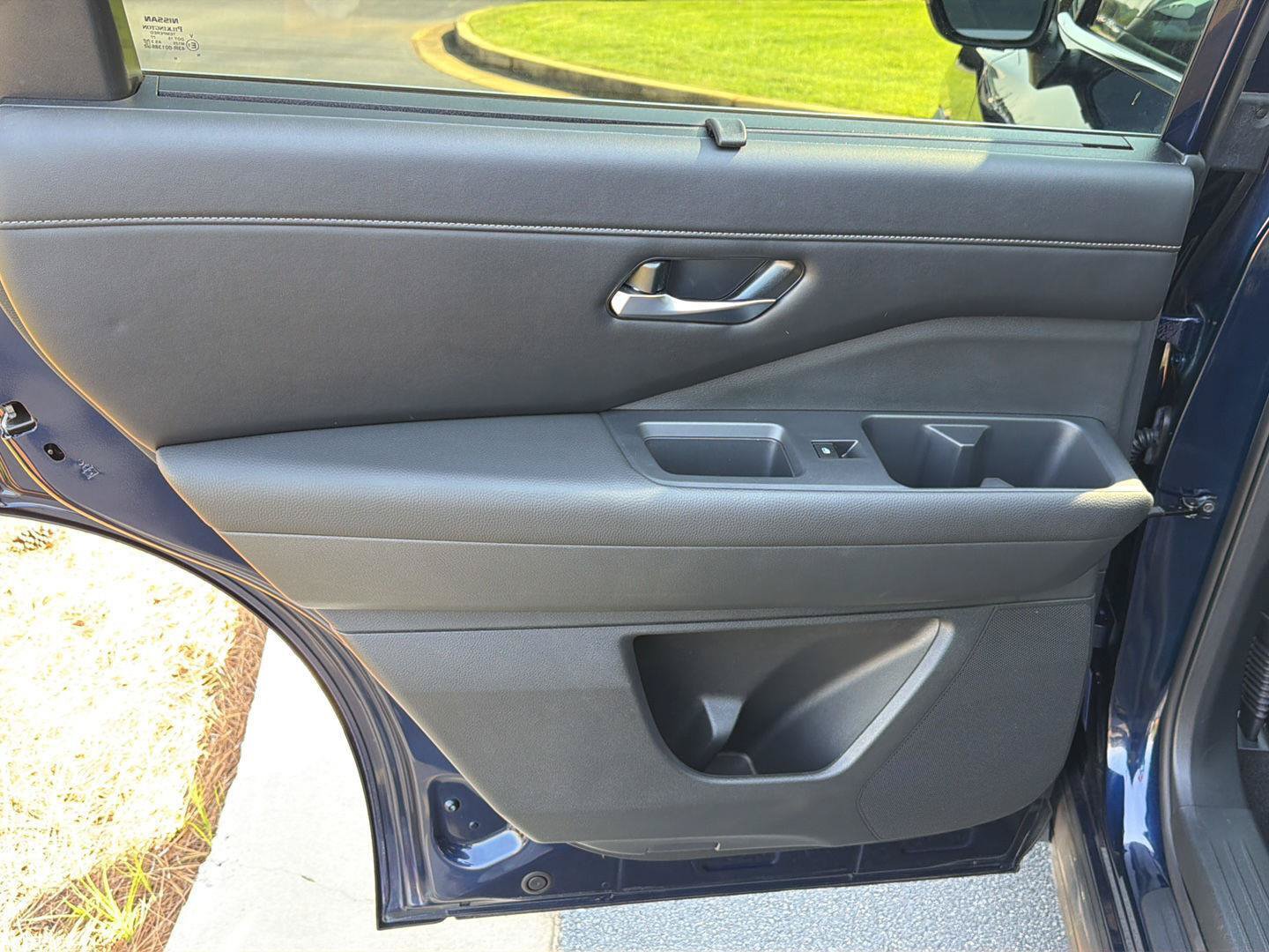 Used 2024 Nissan Pathfinder SL w/ SL Premium Package FWD image 17