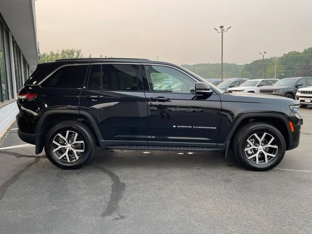Used 2024 Jeep Grand Cherokee Limited AWD/4WD image 4
