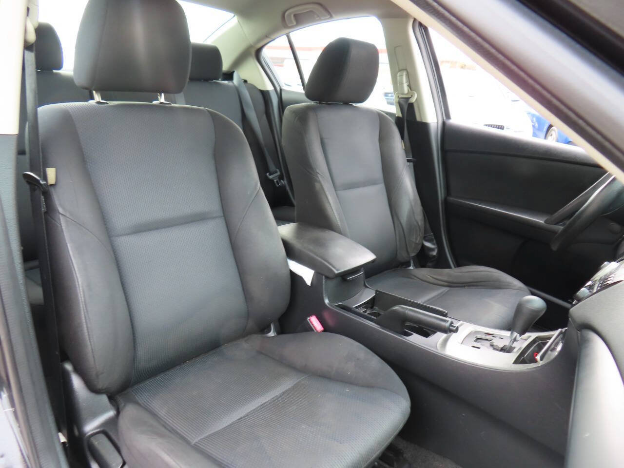 Used 2011 MAZDA MAZDA3 i Sport FWD image 41